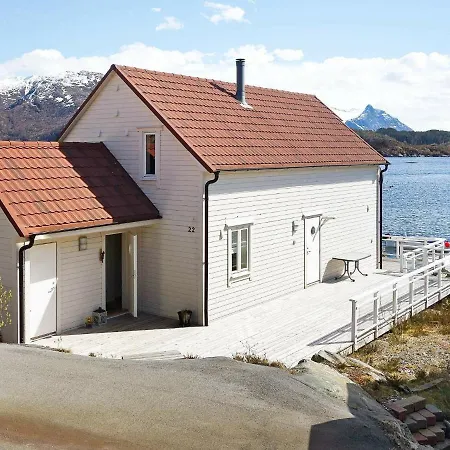 Holiday home Four-bedroom In Gurskoy 1