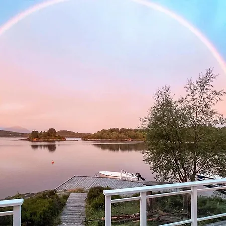 9 Person In Gurskoy-by Traum Feriehus Kjellsund