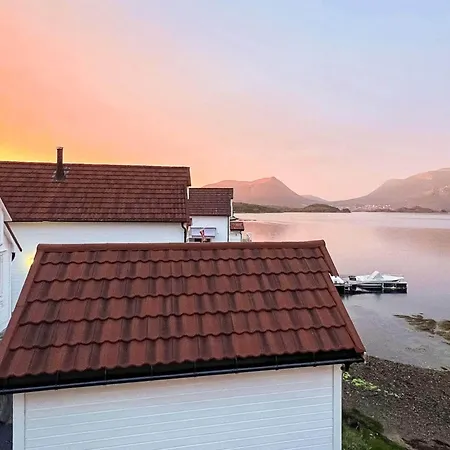 Feriehus 9 Person In Gurskoy-by Traum Kjellsund