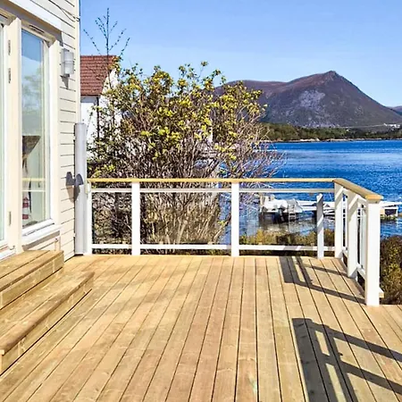 9 Person In Gurskoy-by Traum * Kjellsund