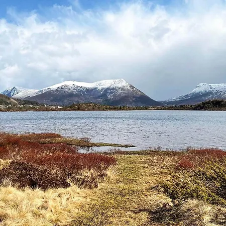 9 Person In Gurskoy-by Traum