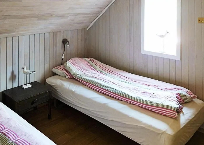 9 Person In Gurskoy-by Traum * Kjellsund