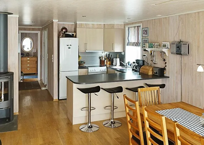 9 Person In Gurskoy-by Traum * Kjellsund