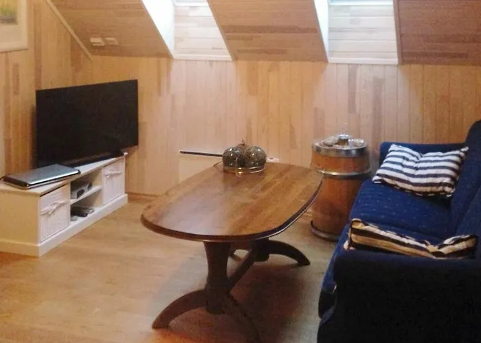 9 Person In Gurskoy-by Traum * Kjellsund