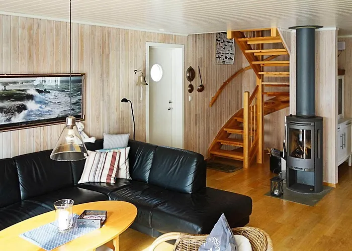 9 Person In Gurskoy-by Traum