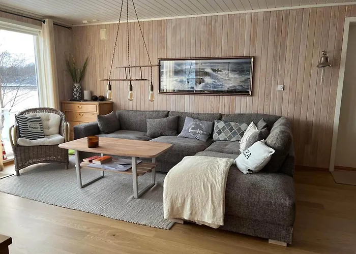 9 Person In Gurskoy-by Traum * Kjellsund